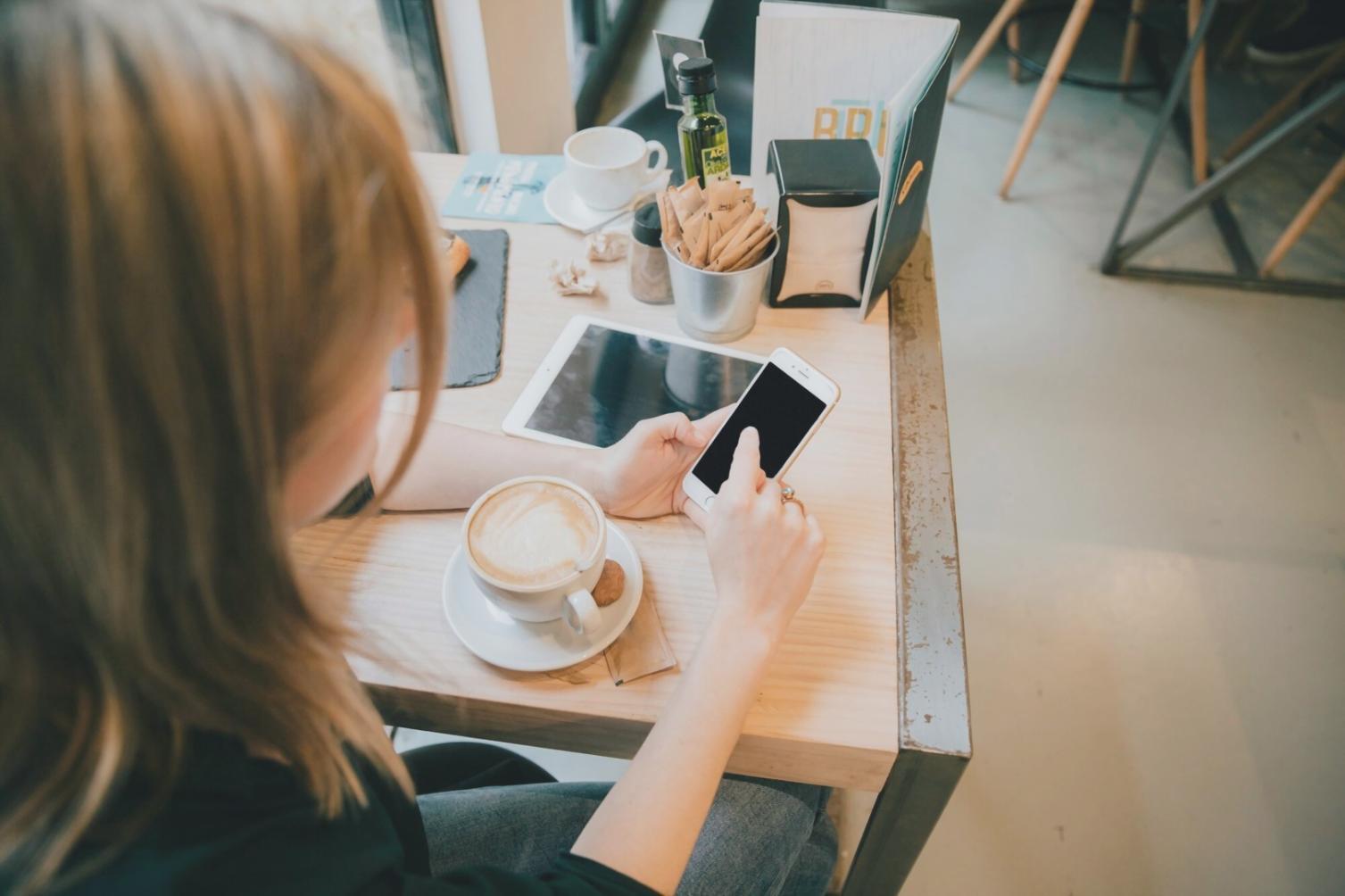 Desktop performance monitoring interface showing real-time metrics